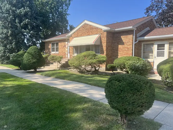 Sculpted Shrubs And Striped Lawn Brick Home Chicagoland
